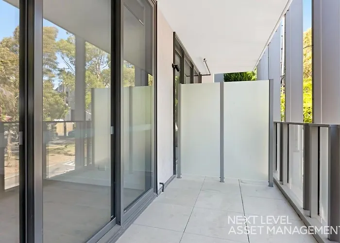 Modern Apartment On Courtney-02594